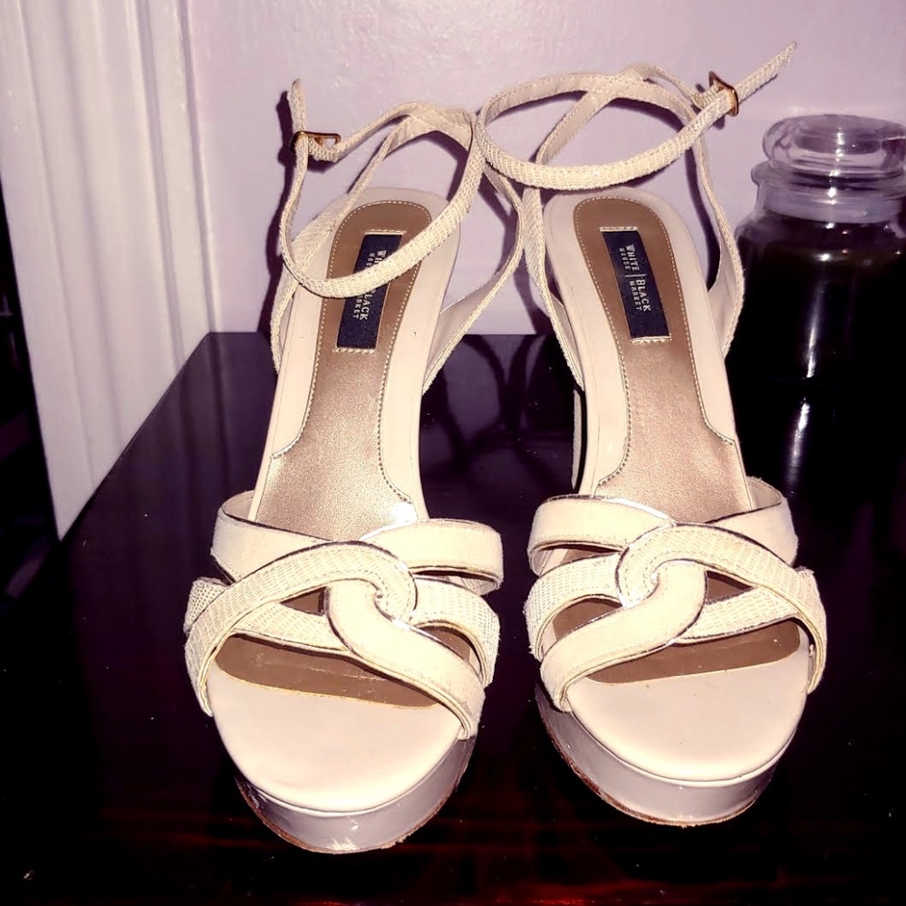 9.5 M heels - White House Black Market